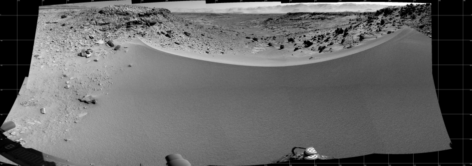 Curiosity разведывает путь через песчаные дюны