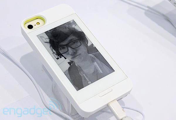 Чехол InkCase для Galaxy Note II имеет экран размером 4,3 дюйма и разрешением 600 х 800 пикселей