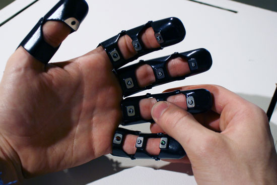 Glove One — интересная перчатка телефон