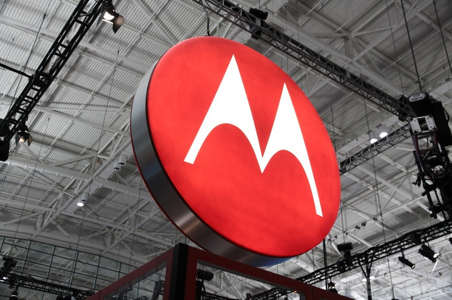 Google продает Motorola Mobility компании Lenovo