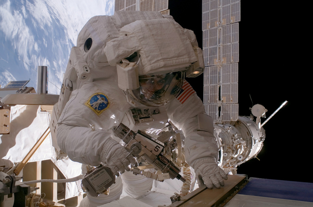 Gravity: реальный фотосет от NASA, в стиле одноименного фильма