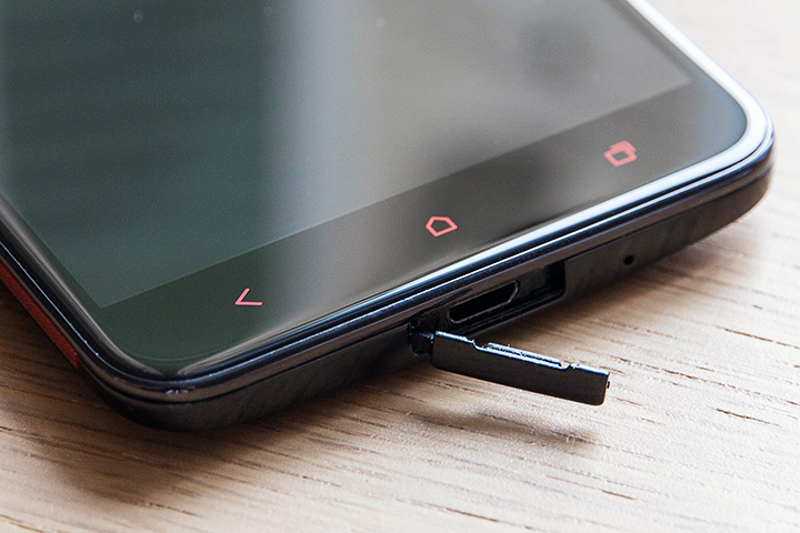 HTC Butterfly — красота на кончиках пальцев HTC Butterfly — красота на кончиках пальцев