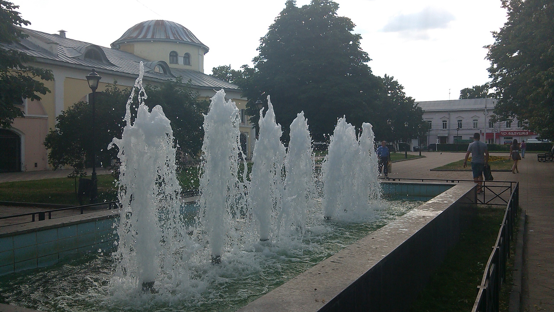 Highscreen Omega Q — бюджетный четырехъядерник