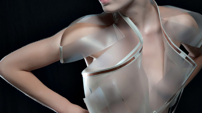 Intimacy 2.0 — цифровая одежда, которая становится прозрачной в ритм вашего сердца