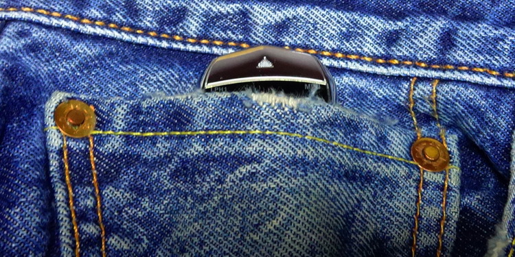 Lexand Mini – телефон а ля Vertu в формфакторе «звонящий брелок»