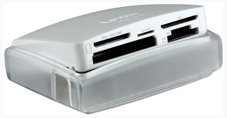 В комплект поставки Lexar Multi-Card 25-in-1 USB 3.0 Reader включен кабель USB 3.0