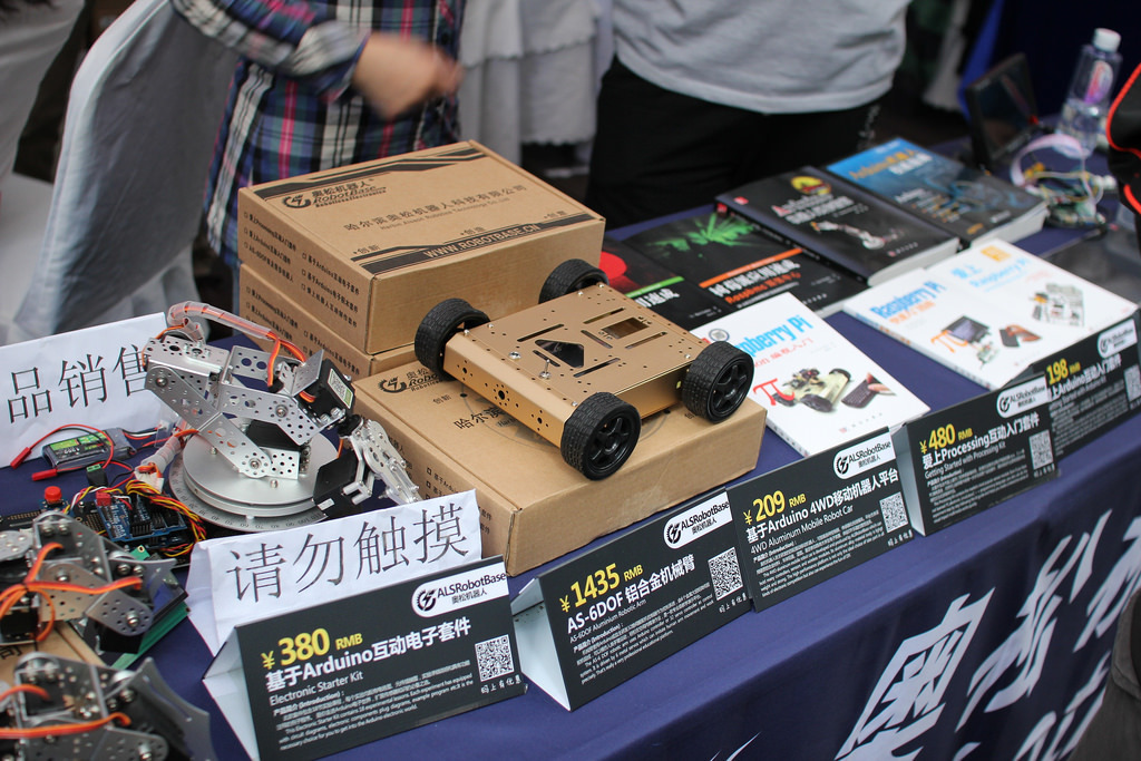 Maker Faire по китайски (выставка достижений робототехники и электроники)