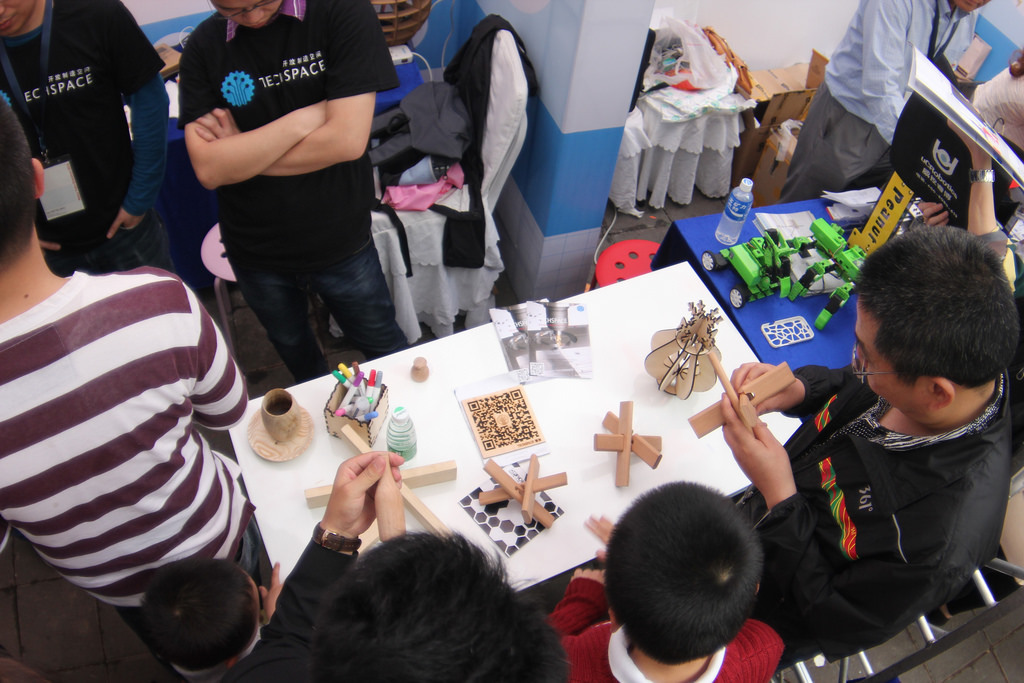 Maker Faire по китайски (выставка достижений робототехники и электроники)