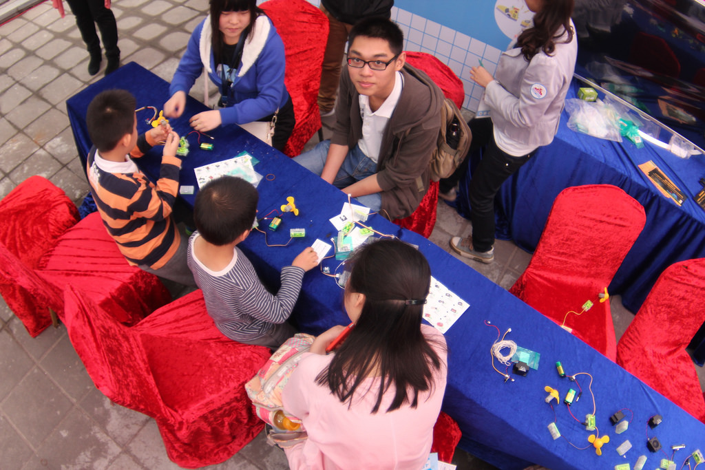 Maker Faire по китайски (выставка достижений робототехники и электроники)