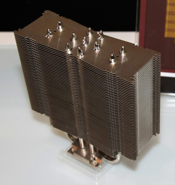 В качестве примера Noctua интегрировала трубки с кубическим основанием в охладитель NH-U14S