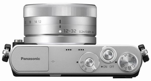 В комплекте с объективом 12-32mm F3.5-5.6 Lumix G Vario камера Panasonic Limix DMC-GM1 стоит $750