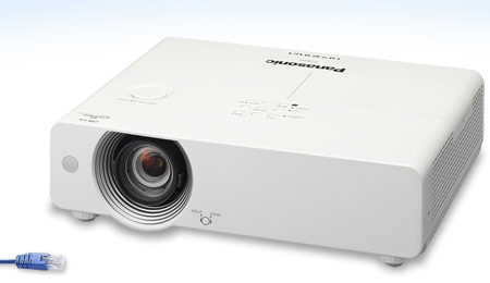 Panasonic впервые в мире использует в компактном проекторе технологию HDBaseT
