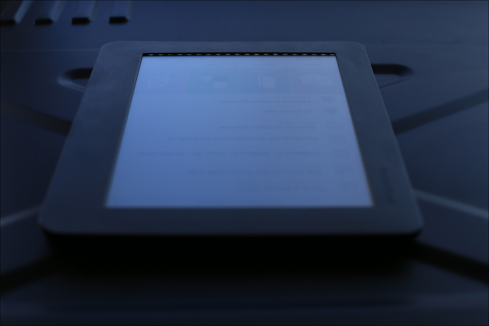 PocketBook Color Lux — цветной E ink ридер PocketBook Color Lux — цветной E ink ридер