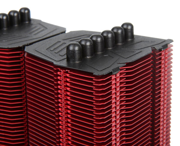 Prolimatech выпускает синий и красный варианты процессорного охладителя Megahalems Rev. B