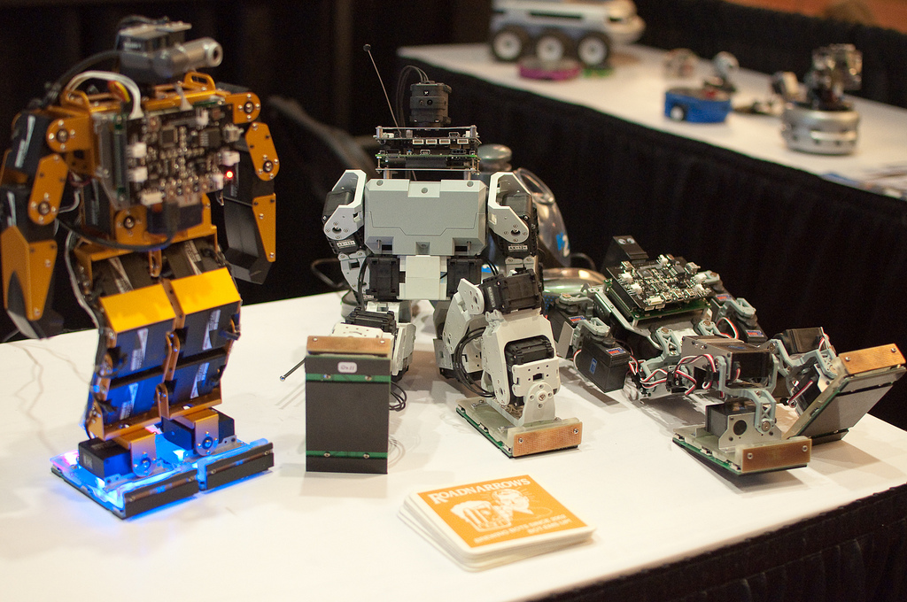 Robotis Bioloid FTW Robonova, Bioloid, Kondo