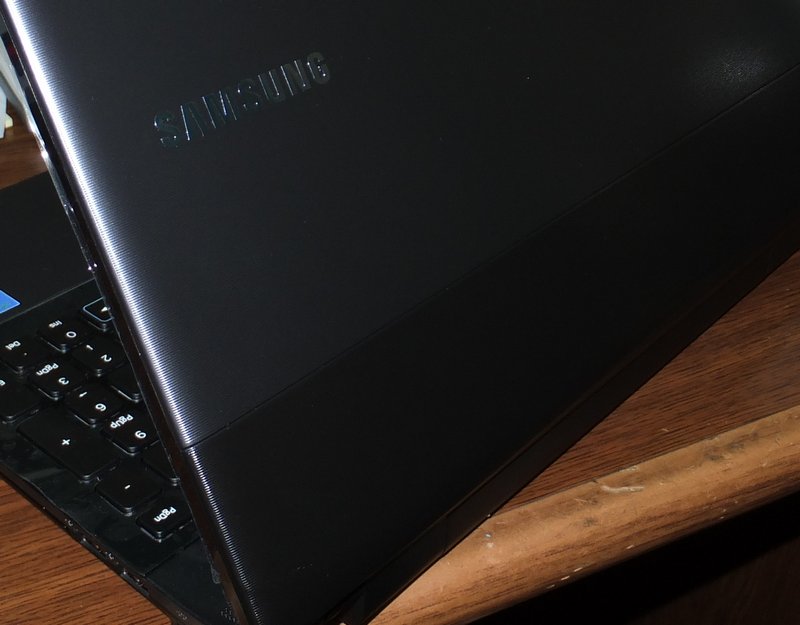 Samsung 300E5Z A06 — ноутбук с матовым экраном за 11900 рублей