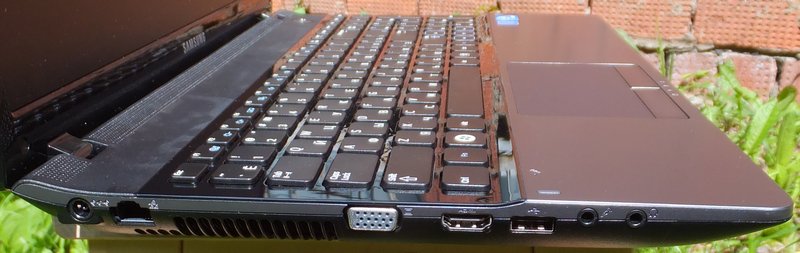 Samsung 300E5Z A06 — ноутбук с матовым экраном за 11900 рублей