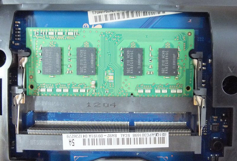 Samsung 300E5Z A06 — ноутбук с матовым экраном за 11900 рублей