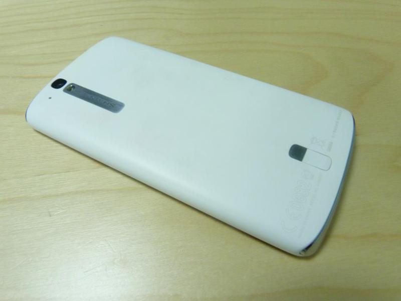 Sharp SH837W — средний смартфон в японской линейке