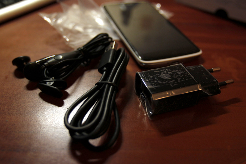 Sharp SH837W — средний смартфон в японской линейке