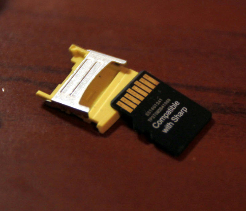 Sharp SH837W — средний смартфон в японской линейке