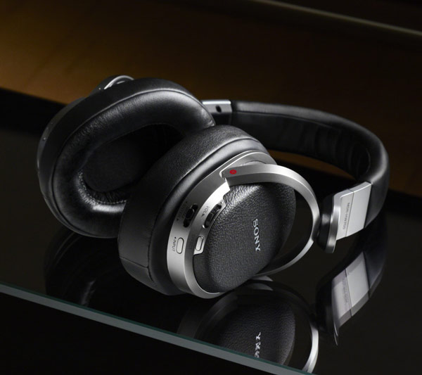 Наушники Sony MDR-HW700DS, MDR-HW300K и MDR-RF811RK появятся в продаже в Европе в этом месяце