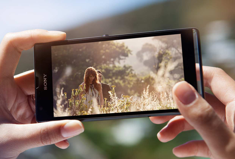 Sony Xperia SP появится в продаже в конце месяца по цене 17990