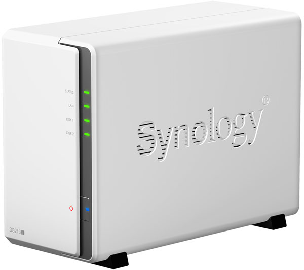 Жесткие диски в хранилище с сетевым подключением Synology DiskStation DS213j закреплены с применением резиновых шайб