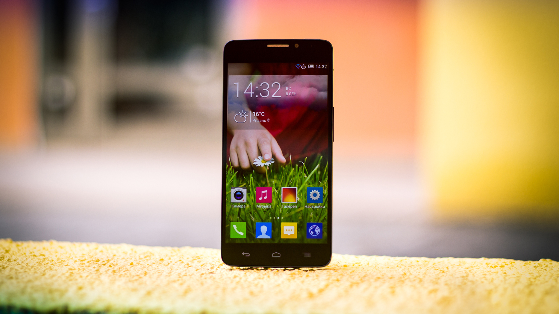 TCL Idol X — лёгкий FullHD смартфон с тонкими рамками