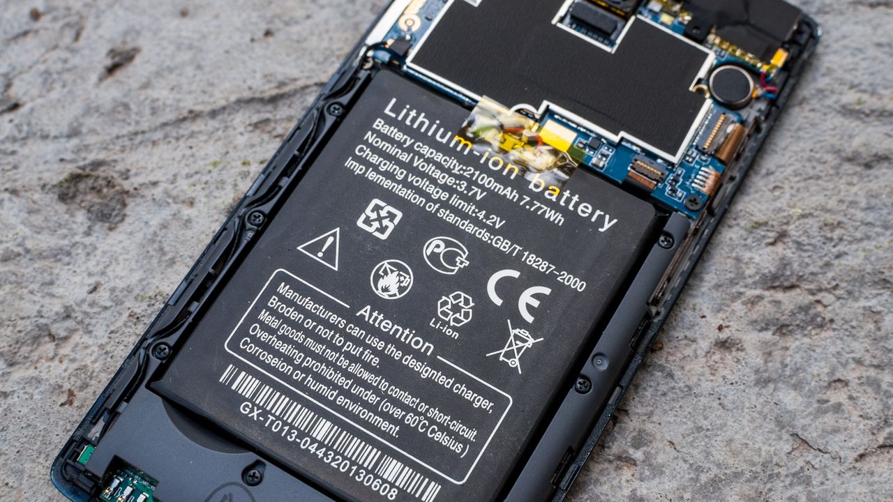 Батарея от телефона. Распиновка аккумулятора iphone 5s. Iphone 11 pro max battery. 3 линейный аккумулятор kebe +366186р. Аккумулятор для телефона самсунг 3.