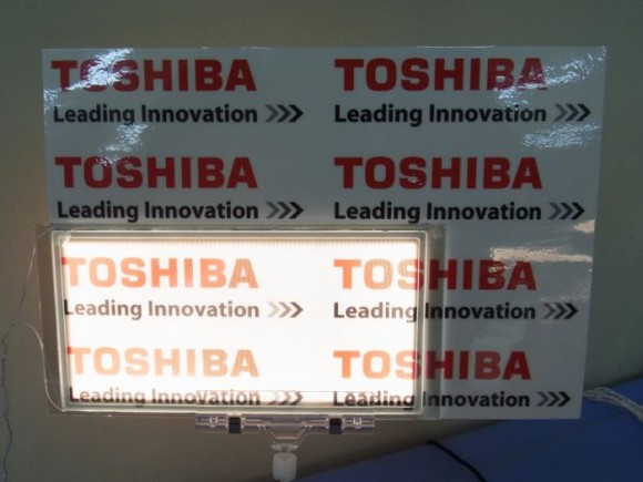 Toshiba создала Transmissive Single-sided Light Emission OLED Panel 
