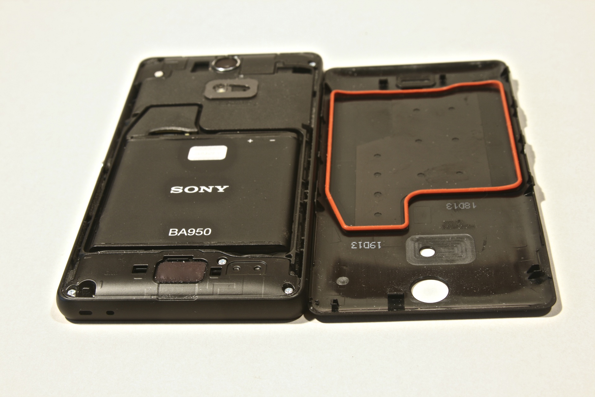 Tough Guy — Обзор защищенного смартфона Sony Xperia ZR