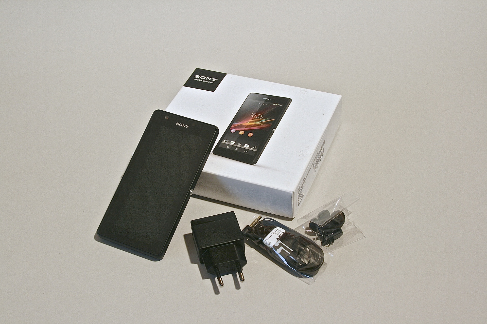 Tough Guy — Обзор защищенного смартфона Sony Xperia ZR