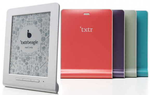 Пятидюймовая книга Txtr Beagle имеет только интерфейс Bluetooth и питается от батареек AAA