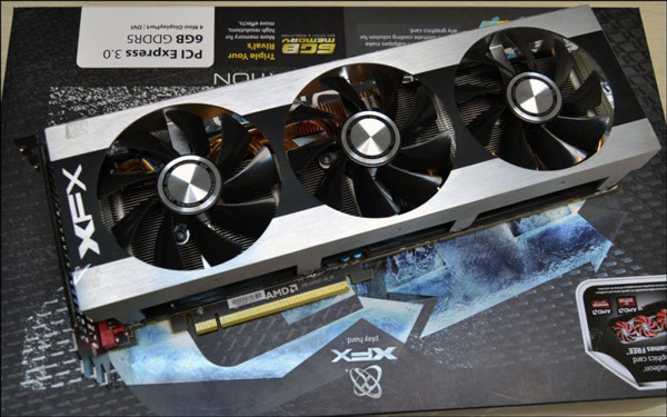 Оснащение XFX Radeon HD 7990 Triple Dissipation включает четыре разъема mini-DisplayPort и один разъем DVI