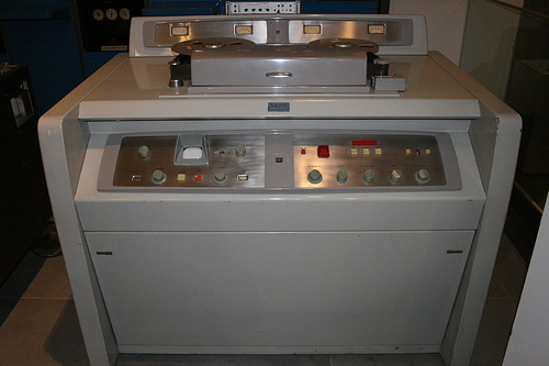 YouTube представил функцию «видеомагнитофона» для просмотра видео, в честь 57 летия «видиков»