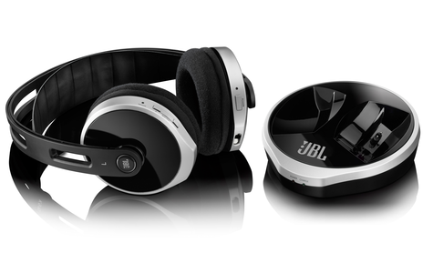 Беспроводные наушники Harman JBL WR2.4 способны проработать на одном заряде до восьми часов Harman JBL WR2.4