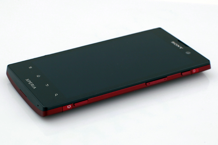 Большой: обзор Sony Xperia ion