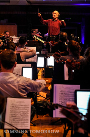 Брюссельская филармония играет музыку с Samsung GALAXY Note 10.1