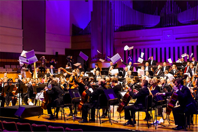 Брюссельская филармония играет музыку с Samsung GALAXY Note 10.1 Брюссельская филармония играет музыку с Samsung GALAXY Note 10.1