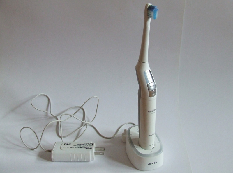 Чистим зубы с гироскопом — зубная щетка Omron HT B551 Чистим зубы с гироскопом — зубная щетка Omron HT B551