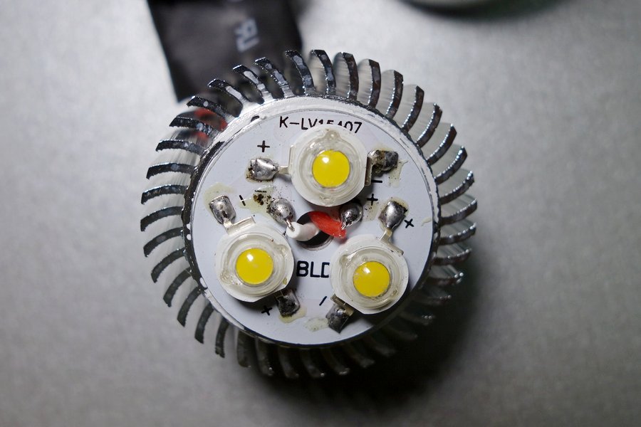 Диммируемая светодиодная лампочка свечка