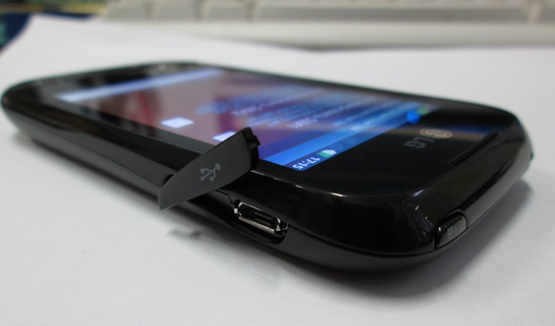 Двухсимочный смартфон LG Optimus Link Dual Sim P698
