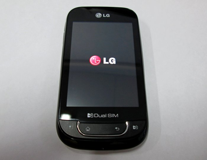 Двухсимочный смартфон LG Optimus Link Dual Sim P698