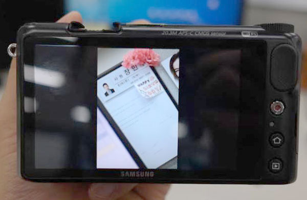 Компания Samsung готовится выпустить беззеркальный аппарат системы NX на платформе Android