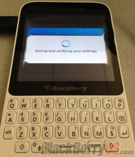 BlackBerry готовит к выпуску смартфон с клавиатурой QWERTY, напоминающий модели Curve