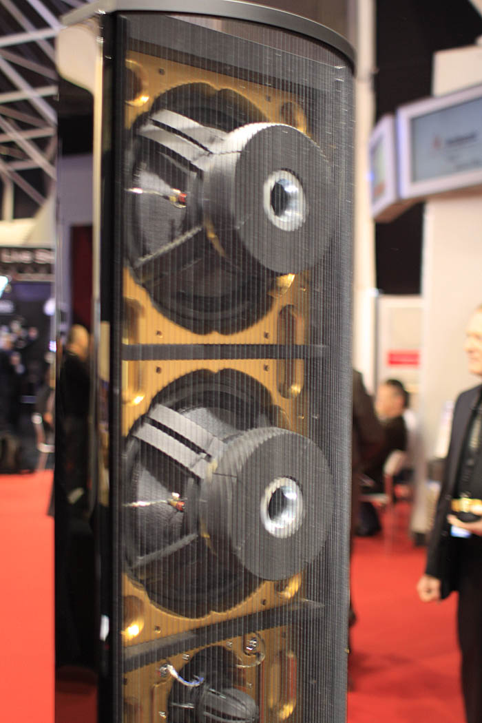 Фотоотчёт с выставки ISE — экраны, экраны и ещё экраны