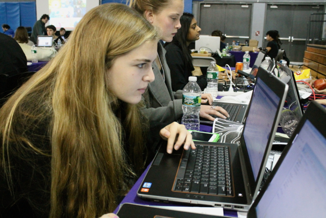 Хакатон с участием школьниц Хакатон с участием школьниц
