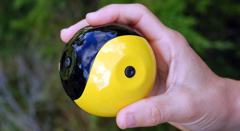 Камера размером с теннисный мяч снимает стабилизированное видео в полёте