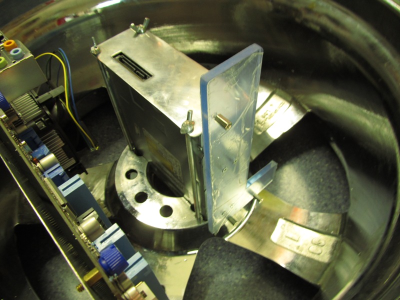 Компьютер в литом автомобильном диске Компьютер в литом автомобильном диске